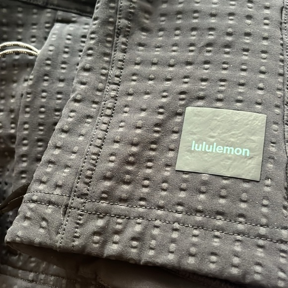 Lululemon BNWT- water repellent Fleece Lined hiking Vest- size 0 xs- black quilt - Picture 7 of 15